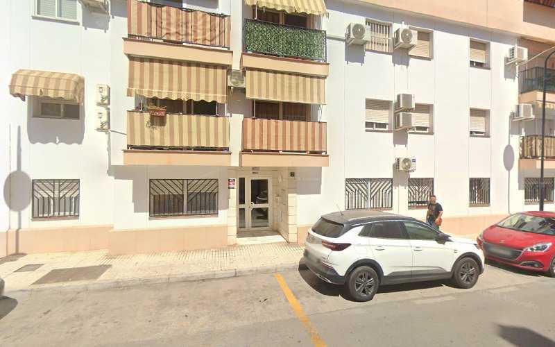 Fotografia tomada fuera de Carpintería G.L.C. - Carpintería metálica y de aluminio en Las Lagunas de Mijas, Málaga