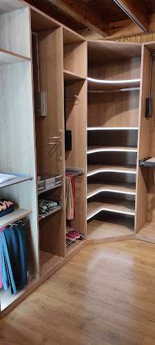 Fotografia tomada fuera de Maderas Santaella - Proveedor de madera en Las Lagunas de Mijas, Málaga