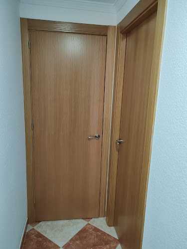 Fotografia tomada fuera de Tesesa. Puertas Mijas - Fábrica de puertas en Las Lagunas de Mijas, Málaga