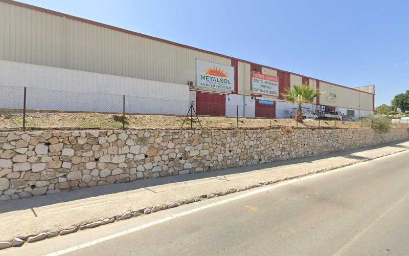 Fotografia tomada fuera de Metal Sol - Carpintería metálica y de aluminio en Las Lagunas de Mijas, Málaga