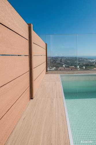 Fotografia tomada fuera de Parquets Y Tarimas Pinaldo - Servicio de instalación de suelos de madera en Las Lagunas de Mijas, Málaga
