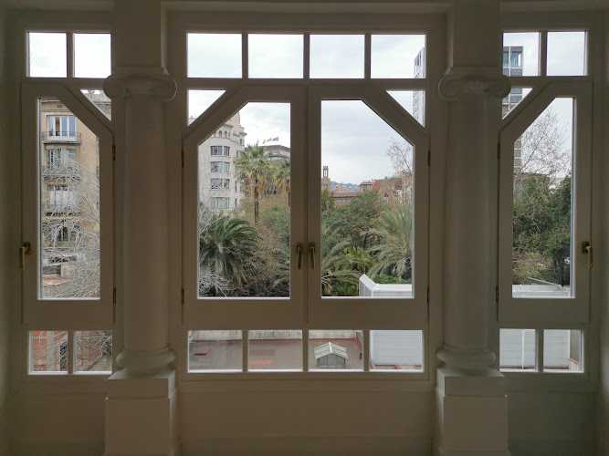 Fotografia tomada fuera de Fusteria Ebenisteria Gerard Serra - Fabricant de mobles en Vilassar de Dalt, Barcelona