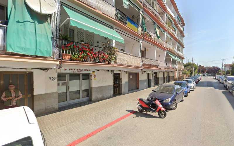 Fotografia tomada fuera de Fusteria Rios - Tienda de armarios en Premià de Mar, Barcelona