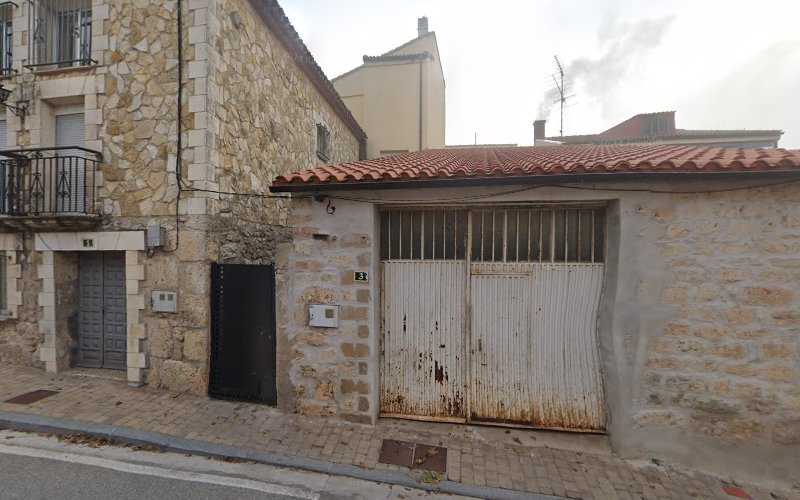 Fotografia tomada fuera de Finca Puertas Verdes - Door supplier en Cardeñadijo, Burgos