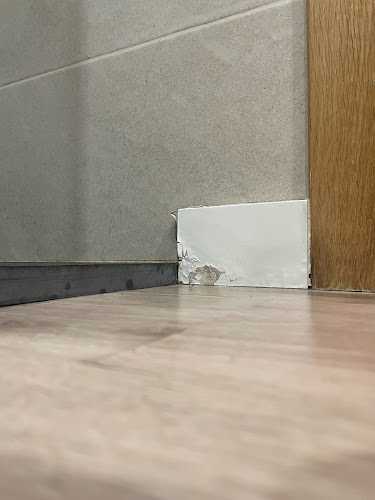 Fotografia tomada fuera de Creaciones en Madera Briparma - Carpintería en Arroyomolinos, Madrid