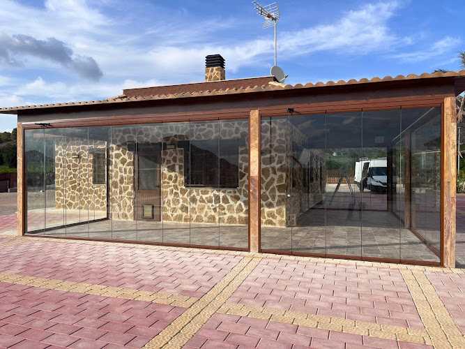 Fotografia tomada fuera de Flexiglass - Carpintería metálica y de aluminio en Arroyomolinos, Madrid