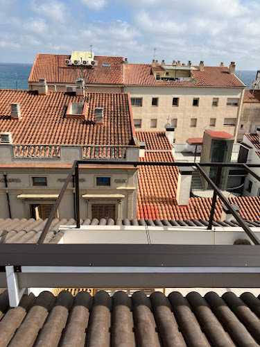 Fotografia tomada fuera de Toldos Matas - Especialistes en protecció solar - Proveïdor de marquesines en Arenys de Mar, Barcelona