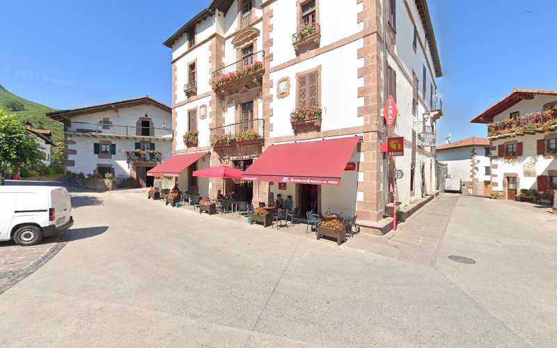 Fotografia tomada fuera de Goyeneche - Tienda de armarios en Zugarramurdi, Navarra