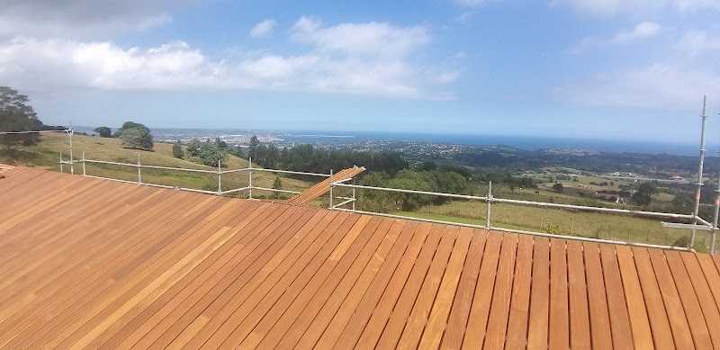 Fotografia tomada fuera de Parquets Villaviciosa - Carpintero en Villaviciosa, Asturias