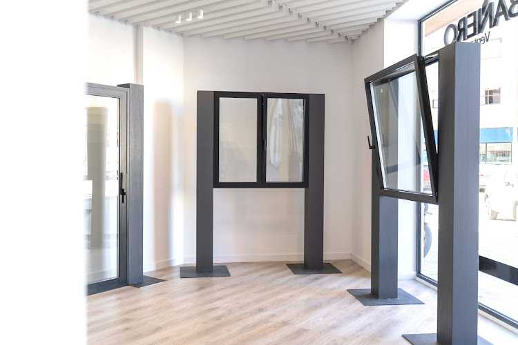 Fotografia tomada fuera de Cabañero Ventanas (Puerto de Sagunto) - Carpintería metálica y de aluminio en Port de Sagunt, Valencia