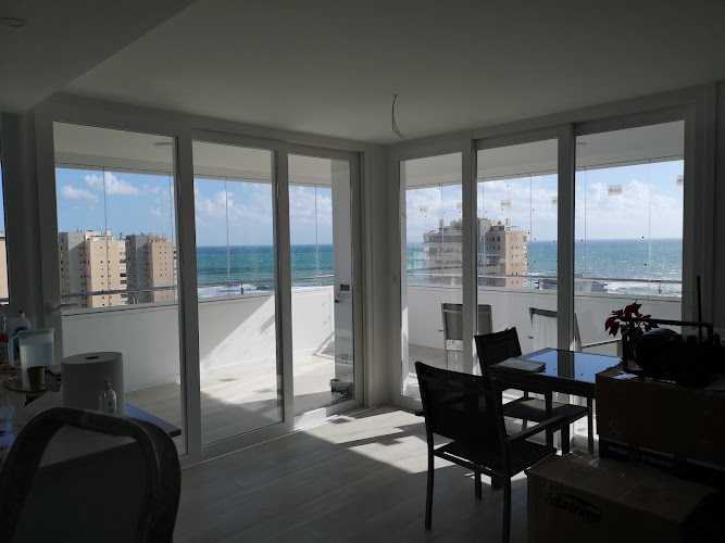 Fotografia tomada fuera de Cerramientos Master-PVC S.L. - Servicio de instalación de ventanas en Vélez-Málaga, Málaga