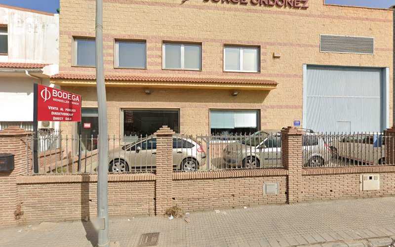 Fotografia tomada fuera de Talleres Moyano e Hijos SL - Carpintería en Vélez-Málaga, Málaga