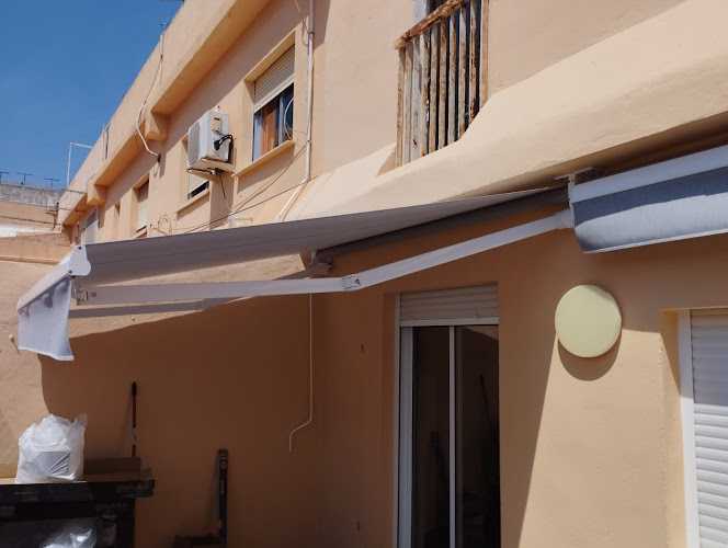 Fotografia tomada fuera de FG GRANJO - Carpintería metálica y de aluminio en Port de Sagunt, Valencia