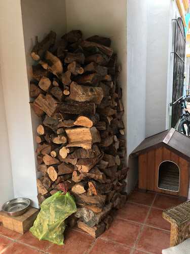 Fotografia tomada fuera de El Chaparral - Venta de leña y Carbón - Establecimiento de venta de madera en Cancelada, Málaga