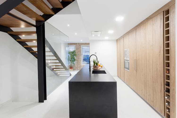 Fotografia tomada fuera de Cuina Fortta - Tienda de muebles de cocina en Campllong, Girona