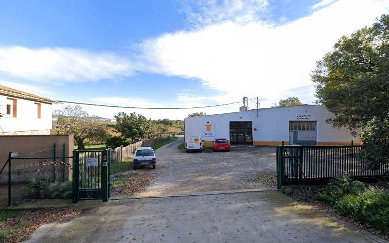 Fotografia tomada fuera de Germans Tauleria C B - Reformas de cocinas en Campllong, Girona