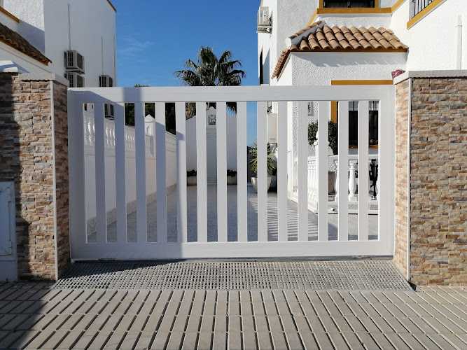 Fotografia tomada fuera de Alu-Pro - Carpintería metálica y de aluminio en Orihuela, Alicante