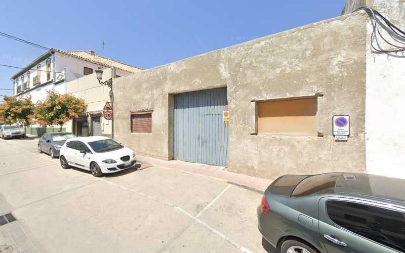 Fotografia tomada fuera de Ramos Gil Carpinteria - Tienda de muebles en Pruna, Sevilla