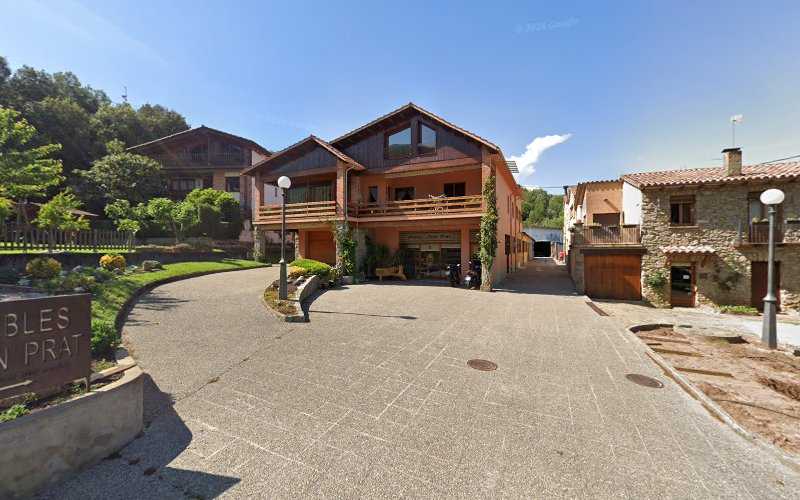 Fotografia tomada fuera de Mobles Joan Prat - Tienda de muebles en Juanetas, Girona