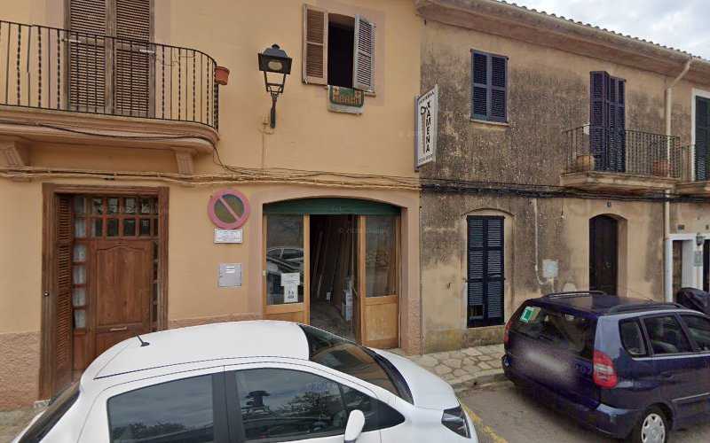 Fotografia tomada fuera de Fusteria Xamena - Tienda de muebles en Andratx, Baleares
