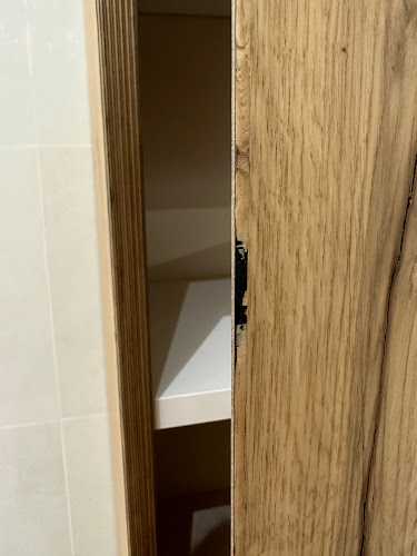 Fotografia tomada fuera de Mapini - Fábrica de muebles en Petra, Baleares