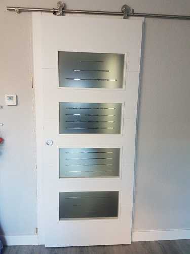 Fotografia tomada fuera de Puertas Miguel Rosas - Carpintería en Parla, Madrid