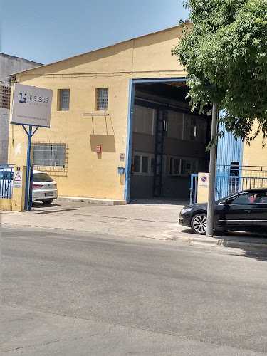 Fotografia tomada fuera de Aluminios las Islas - Carpintería metálica y de aluminio en Palma, Baleares