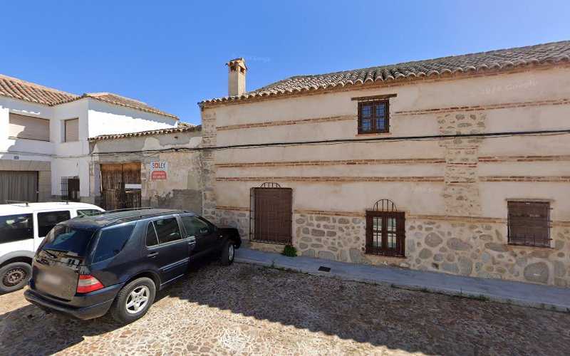Fotografia tomada fuera de Javier Martín Pintura y Restauraciones - Taller de reparación de automóviles en Orgaz, Toledo