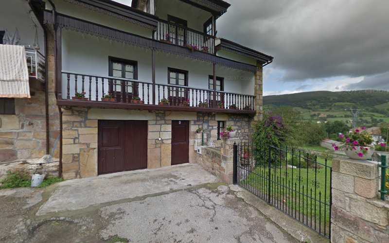 Fotografia tomada fuera de A Y R Loucera - Carpintería metálica y de aluminio en Totero, Cantabria