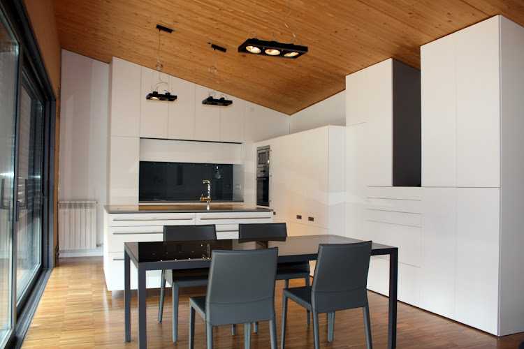 Fotografia tomada fuera de Ladier Mobiliari de Cuina - Tienda de muebles de cocina en Olius, Lérida