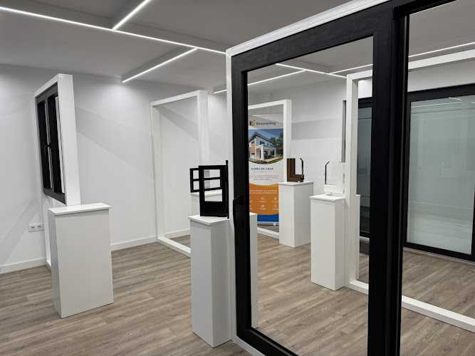 Fotografia tomada fuera de Aluminio Y Cristal Oscar Marcos SL. - Metalwork en Ocaña, Toledo