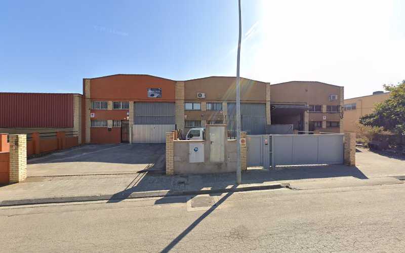 Fotografia tomada fuera de Finestcris sl - Carpintería metálica y de aluminio en Sentmenat, Barcelona