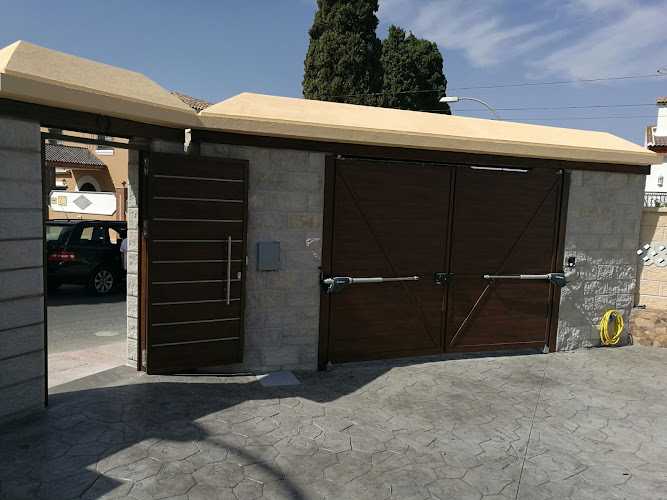 Fotografia tomada fuera de Talleres Calero - Carpintería metálica y de aluminio en Alhaurin de la Torre, Málaga