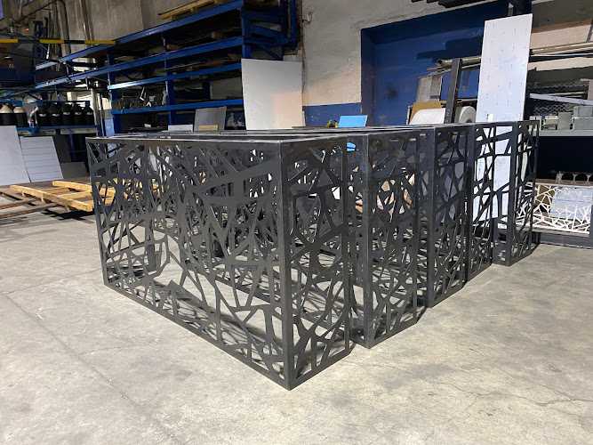 Fotografia tomada fuera de ARANA TRANSFORMADOS METALURGICOS - Carpintería metálica y de aluminio en Málaga, Málaga