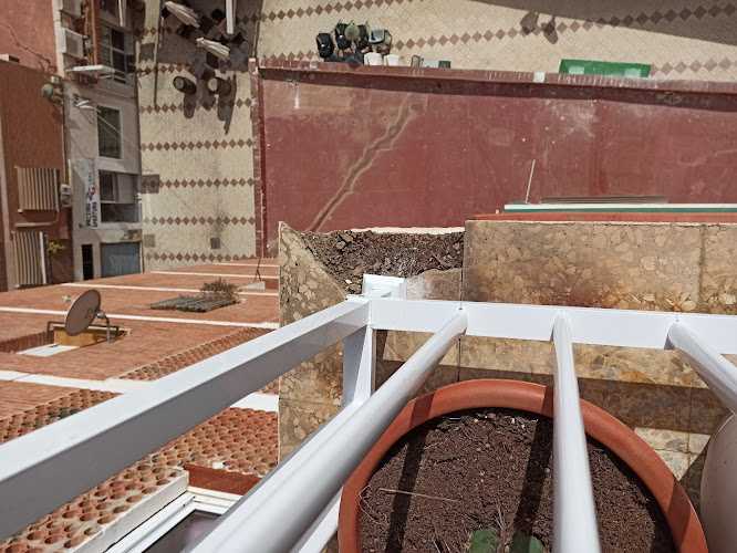 Fotografia tomada fuera de Aluminio y Cristalería Sostoa - Carpintería metálica y de aluminio en Málaga, Málaga