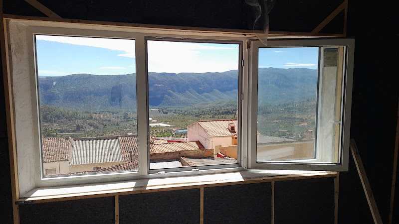 Fotografia tomada fuera de METALUCAS ventanas y Cerramientos.(fabrica) - Carpintería metálica y de aluminio en Albacete, Albacete