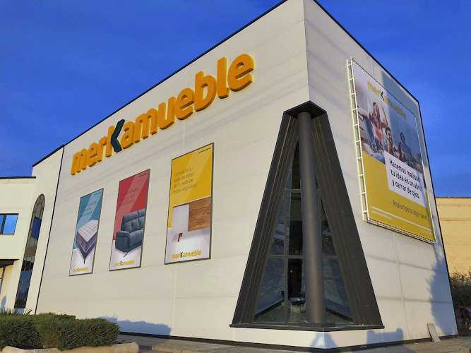 Fotografia tomada fuera de Merkamueble Toledo - Tienda de muebles en Guadamur, Toledo