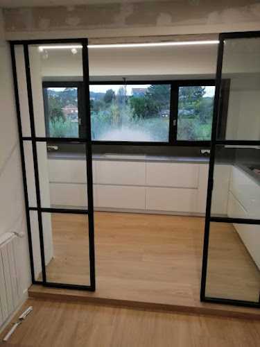 Fotografia tomada fuera de Almacén de Maderas San Andres, S.L. - Tenda de mobles para cociña en Gondomar, Pontevedra