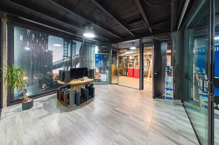 Fotografia tomada fuera de Baraza Alusystem Garrucha, Exposición y tienda - Carpintería metálica y de aluminio en Garrucha, Almería