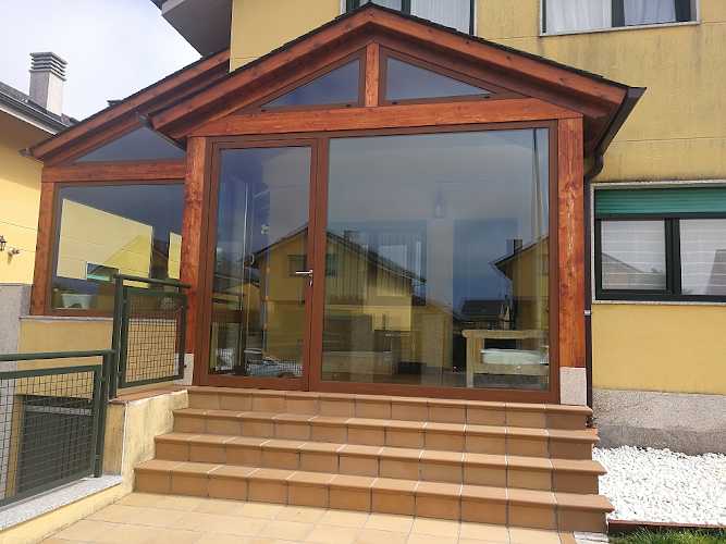 Fotografia tomada fuera de Gesisme - Gestión Sistemas Metálicos - Carpintería metálica y de aluminio en Bergondo, A Coruña