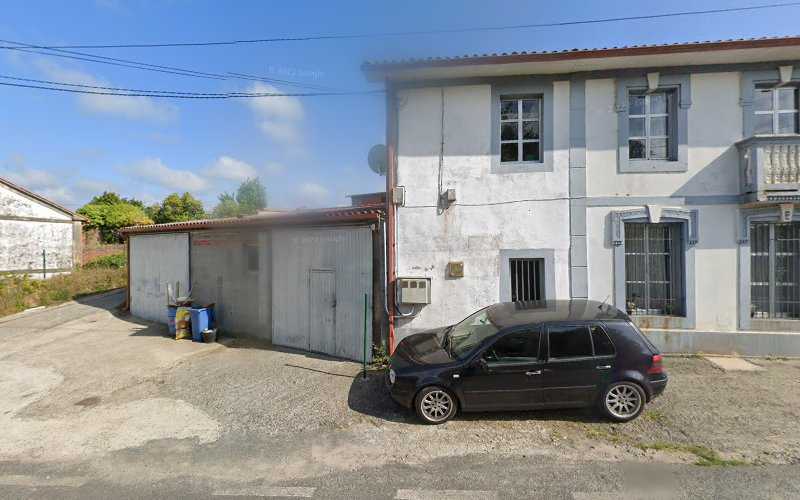 Fotografia tomada fuera de Fercarpi - Carpintería en Loira, A Coruña