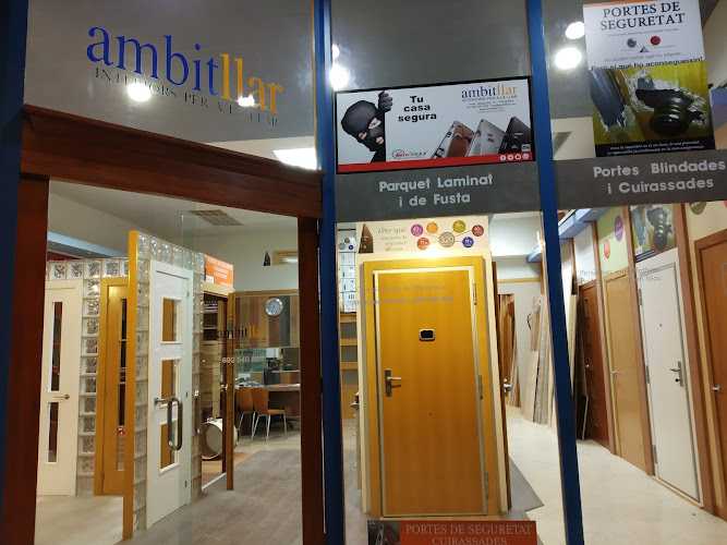 Fotografia tomada fuera de Ambitllar - Taller de instalación de puertas y ventanas en Figueres, Girona