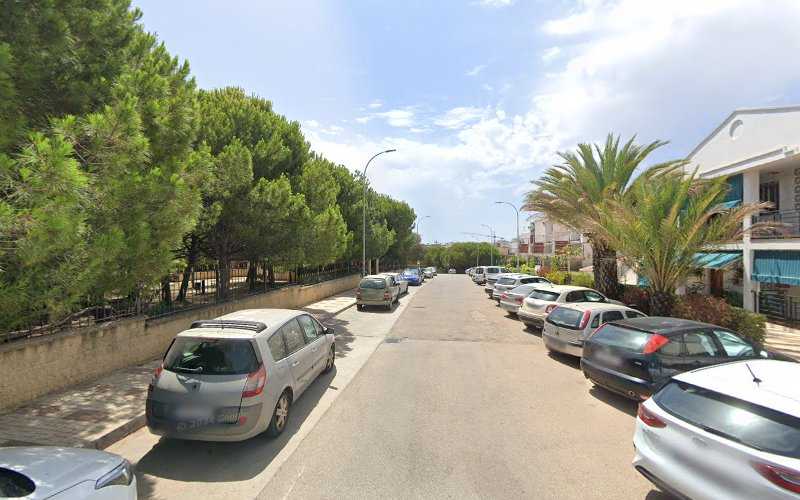 Fotografia tomada fuera de Multicocinas Estepona Sl - Carpintería metálica y de aluminio en Estepona, Málaga