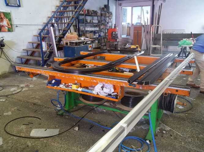 Fotografia tomada fuera de El Polígono - Carpintería metálica y de aluminio en Estepona, Málaga