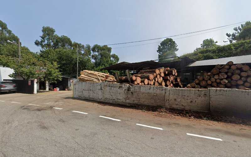 Fotografia tomada fuera de Maderas y Transportes Rafael Costas S L - Serradoiro en Camos, Pontevedra