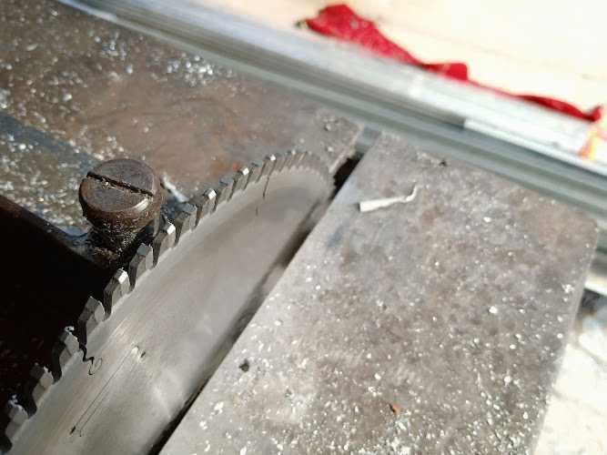 Fotografia tomada fuera de Royvi Aluminios S.L. - Carpintería metálica y de aluminio en Oseiro, A Coruña