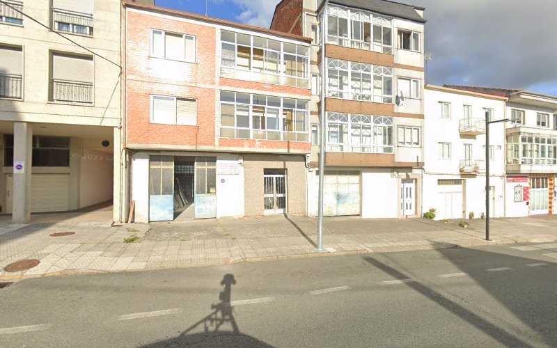 Fotografia tomada fuera de Aluminios NOFRA - Taller de instalación de puertas y ventanas en Lalín, Pontevedra