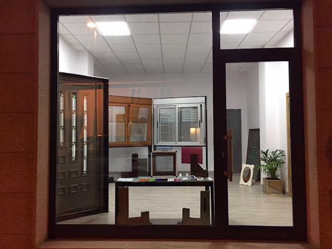 Fotografia tomada fuera de Aluminios Aperglass S.L - Carpintería metálica y de aluminio en Lalín, Pontevedra