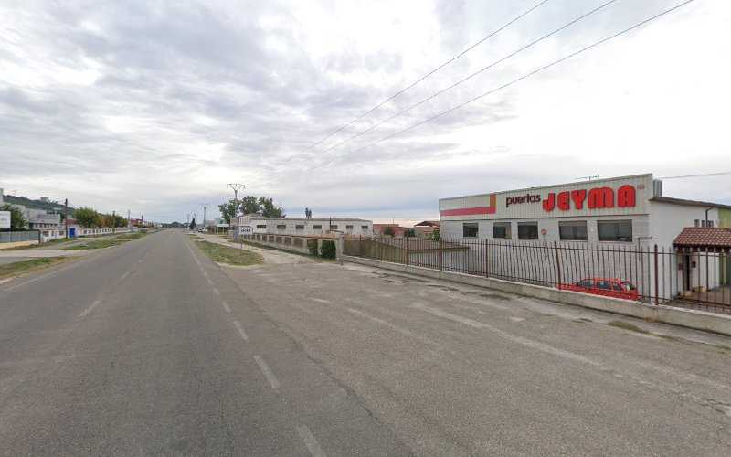 Fotografia tomada fuera de Maderas Olea - Almacén en Íscar, Valladolid
