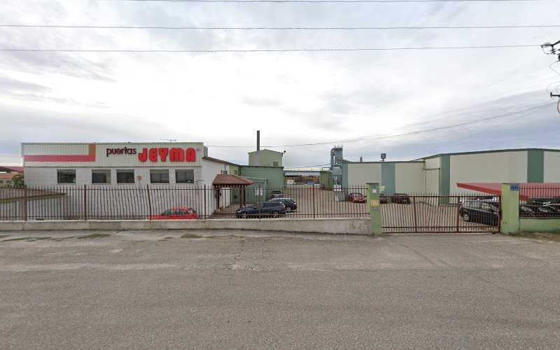 Fotografia tomada fuera de JEYMA - Julián Molina S.A. - Fábrica de puertas en Íscar, Valladolid
